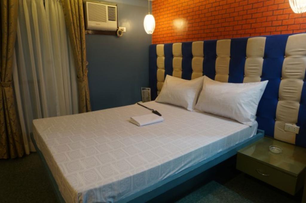 Icon Hotel Manila Room photo