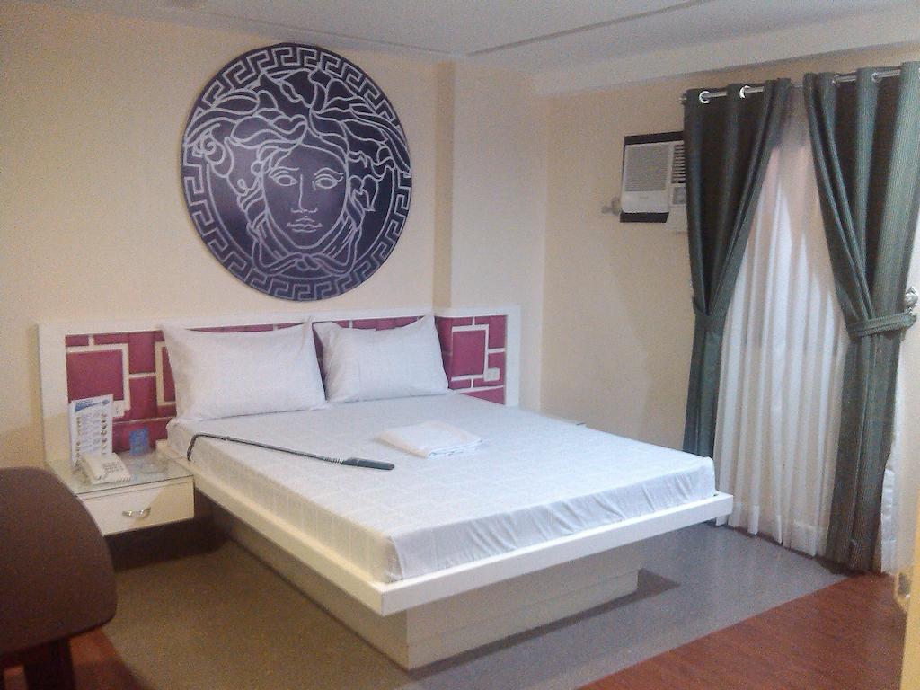 Icon Hotel Manila Room photo